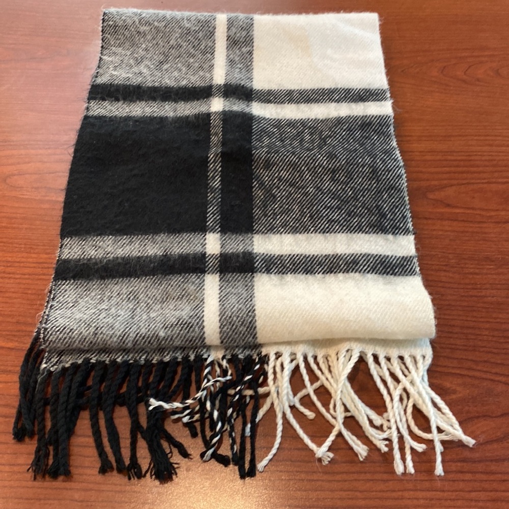 Pierre Cardin vintage fine muffler scarf